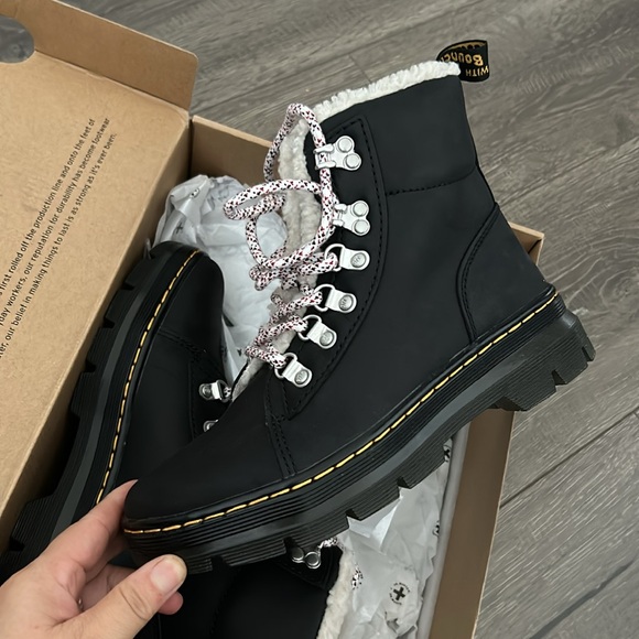 WOMENS DR MARTENS COMBS WYOMING BOOT - Picture 4 of 10